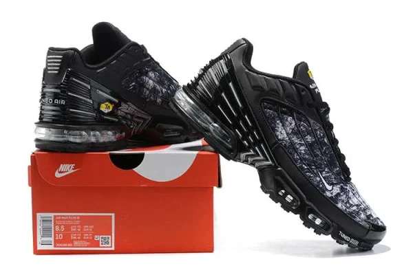 AIR MAX PLUS TN 3 'BLACK GRAPHIC' - Imagen 2