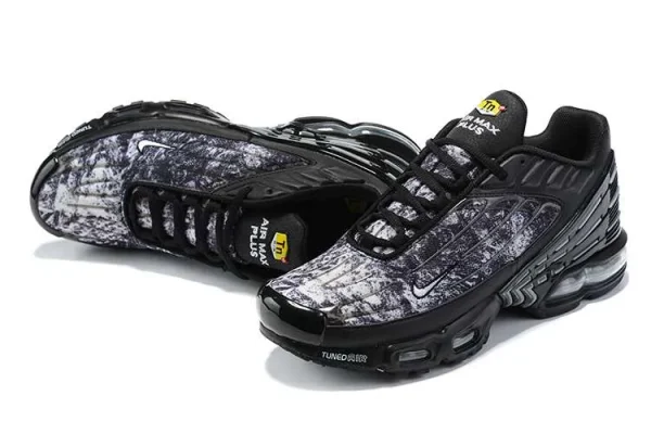 AIR MAX PLUS TN 3 'BLACK GRAPHIC' - Imagen 3