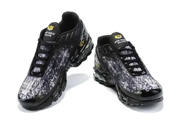 AIR MAX PLUS TN 3 'BLACK GRAPHIC' - Imagen 4