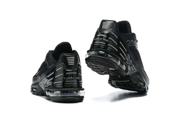 AIR MAX PLUS TN 3 'BLACK METALLIC SILVER' - Imagen 3