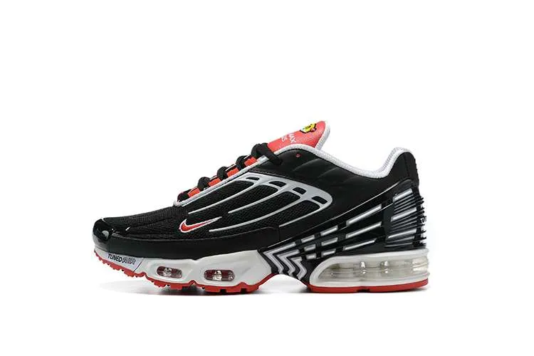 AIR MAX PLUS TN 3 ‘BLACK UNIVERSITY RED’