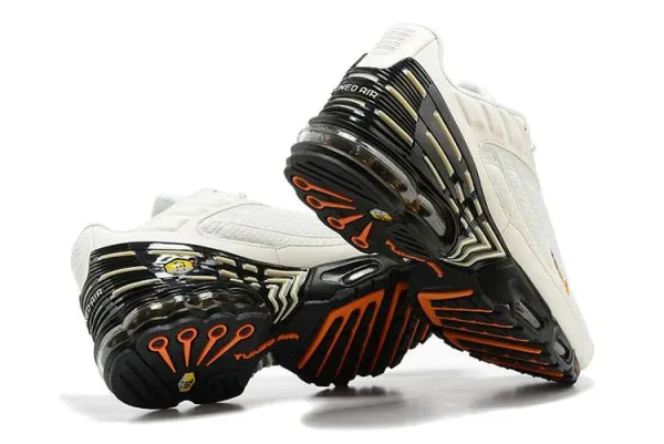 AIR MAX PLUS TN 3 'GREY GOLD BLACK' - Imagen 3