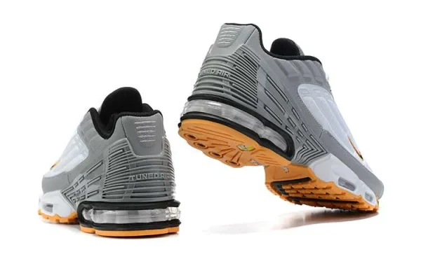 AIR MAX PLUS TN 3 'GREY WHITE ORANGE PUNCH' - Imagen 3