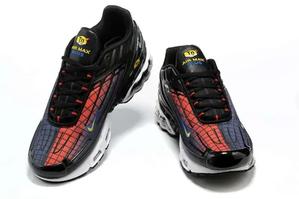 AIR MAX PLUS TN 3 'HALF RED BLACK' - Imagen 2