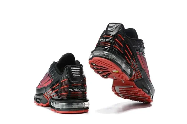 AIR MAX PLUS TN 3 'RADIANT RED' - Imagen 3