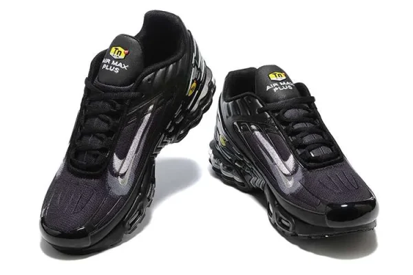 AIR MAX PLUS TN 3 'STENCIL SWOOSH BLACK' - Imagen 3