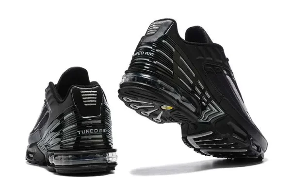 AIR MAX PLUS TN 3 'STENCIL SWOOSH BLACK' - Imagen 4