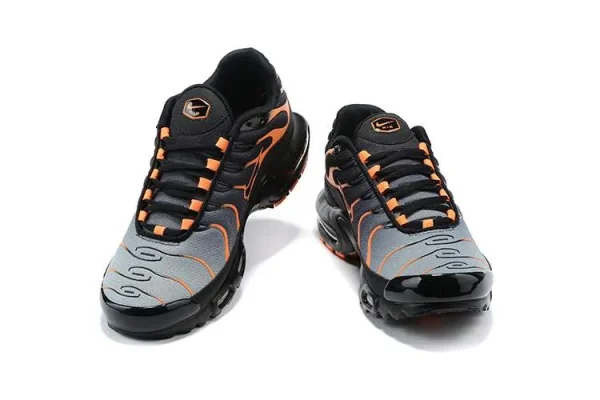 AIR MAX PLUS TN 'BLACK TOTAL ORANGE' - Imagen 3