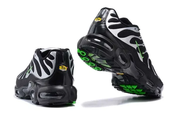AIR MAX PLUS TN 'METALLIC STRIKE' - Imagen 3