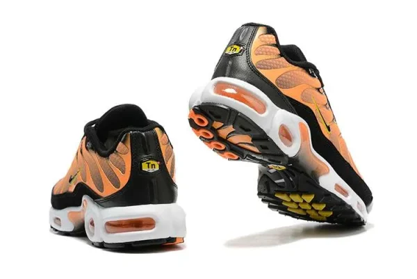 AIR MAX PLUS TN 'ORANGE BLACK' - Imagen 3