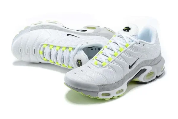 AIR MAX PLUS TN 'PLATINIUM GREY REFLECTIVE LOGOS' - Imagen 2