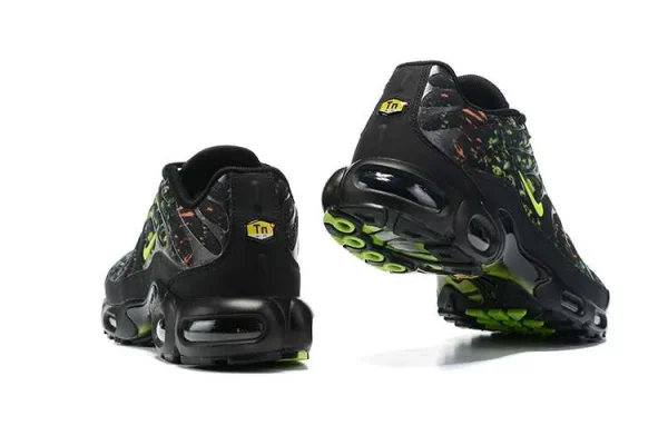 AIR MAX PLUS TN 'SUSTAINABLE BLACK VOLT' - Imagen 2