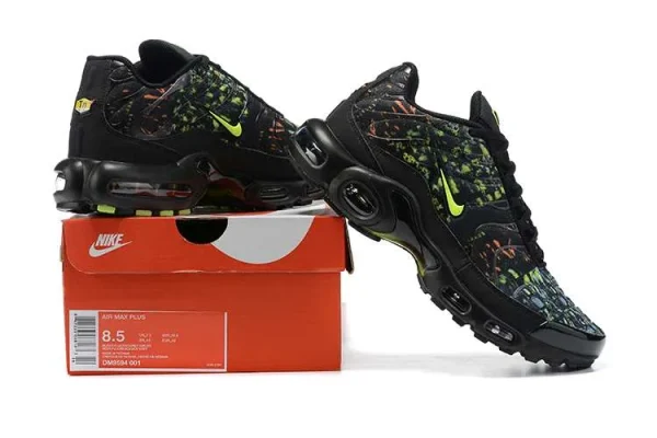 AIR MAX PLUS TN 'SUSTAINABLE BLACK VOLT' - Imagen 3