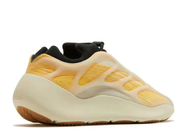 YEEZY 700 V3 'MONO SAFFLOWER' - Imagen 3