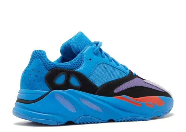 YEEZY BOOST 700 'HI-RES BLUE' - Imagen 3