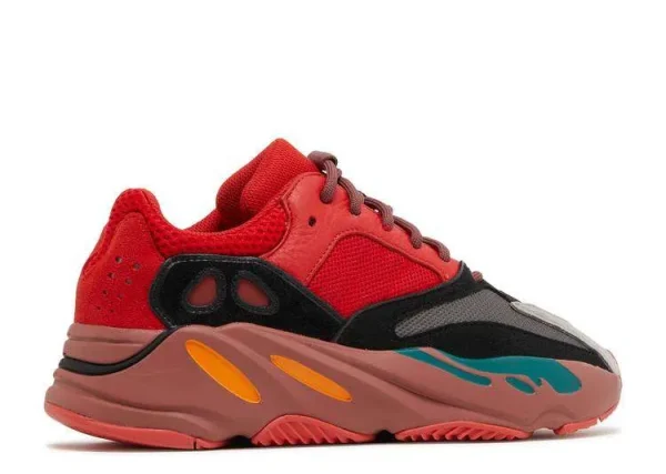 YEEZY BOOST 700 'HI-RES RED' - Imagen 3