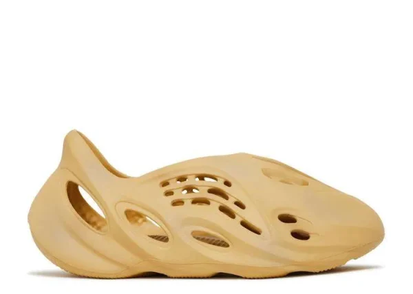 YEEZY FOAM RUNNER 'DESERT SAND'